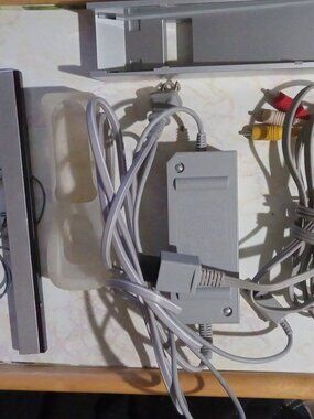 Wii Accessory Bundle AC AV Cables Sensor Bar Vertical Stand Remote Sleeve